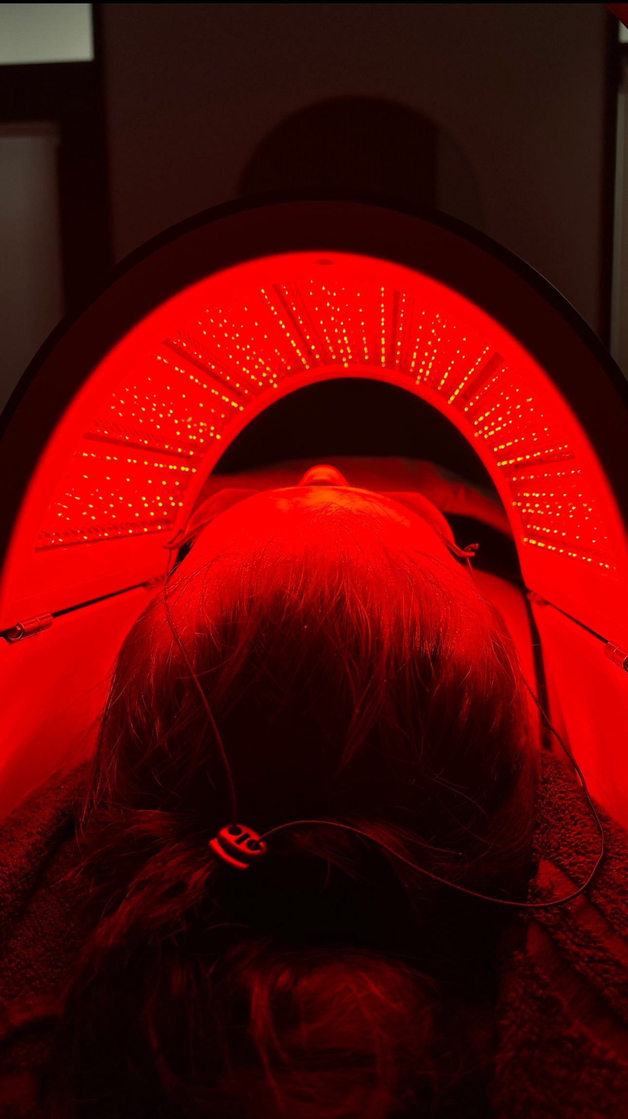 illuminating-beauty-unveiling-the-benefits-of-led-light-therapy-for-y